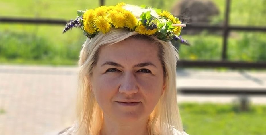 Ruskinja - Olga (56) udovica iz Budve, trazim muskarca za srecu na selu. Mozda sam starija, ali srce jos moze da voli