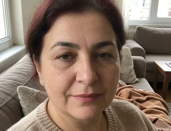 Azra (52): Razvedena sam, imam dvije ćerke i već godinama se osjećam sama — tražim postenog muškarca